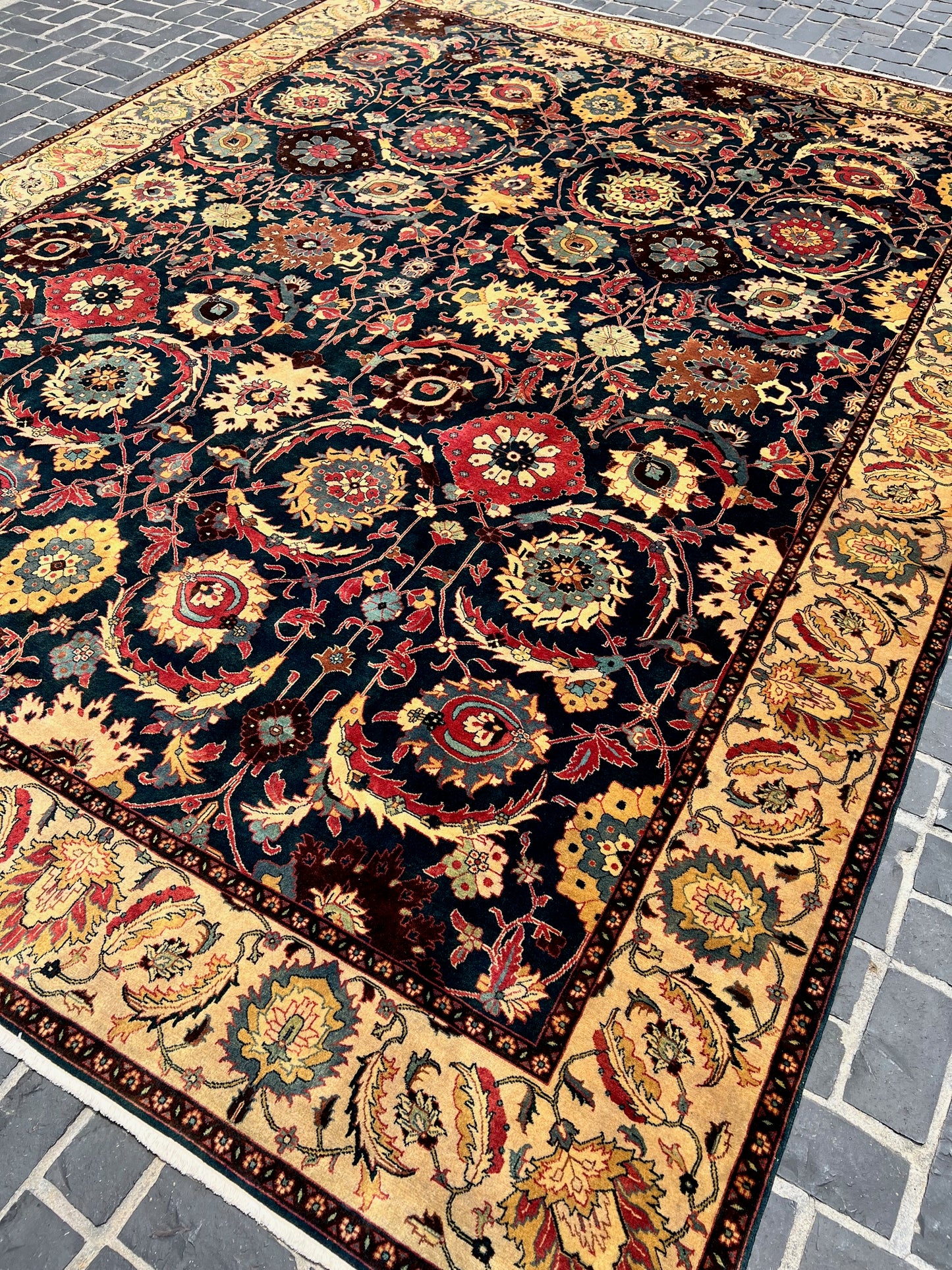 37472 India Sultana Rug