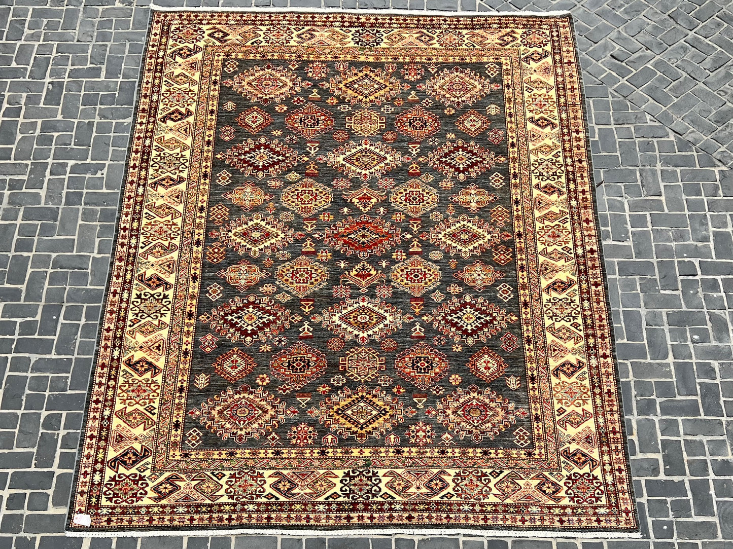 C15/60 Traditional Rug