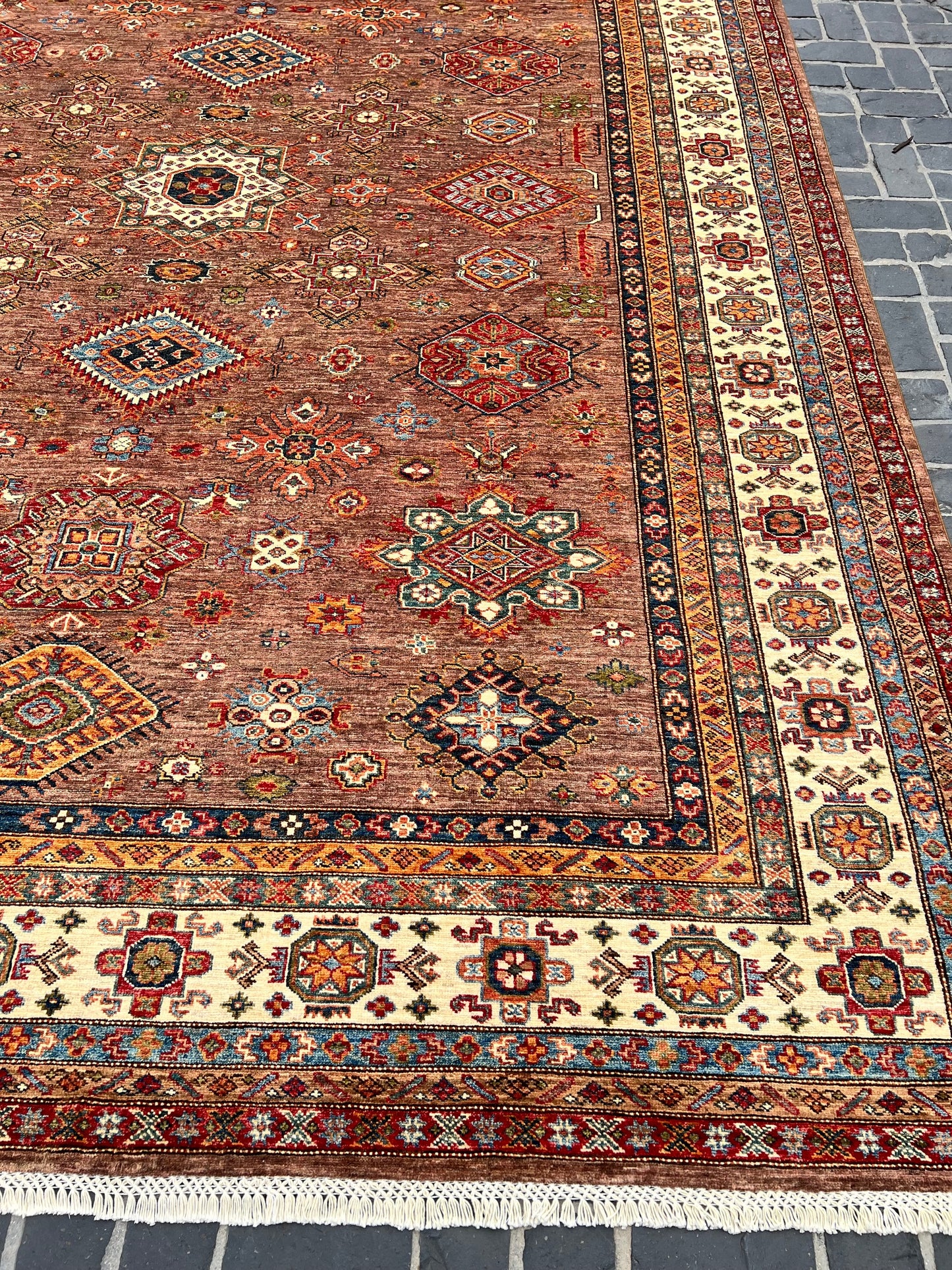 C17/65 Traditional Rug