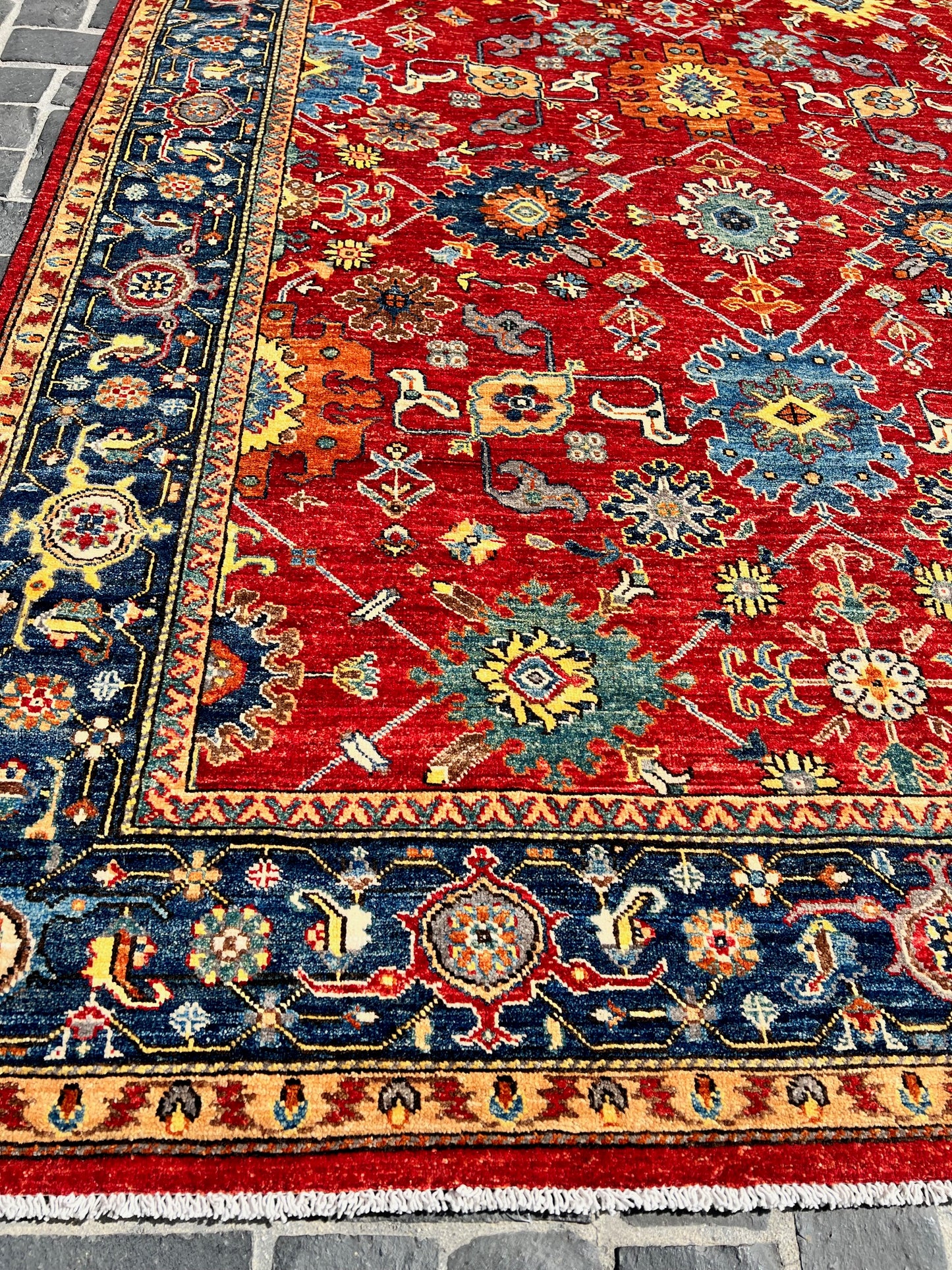 C104-413 Traditional Rug