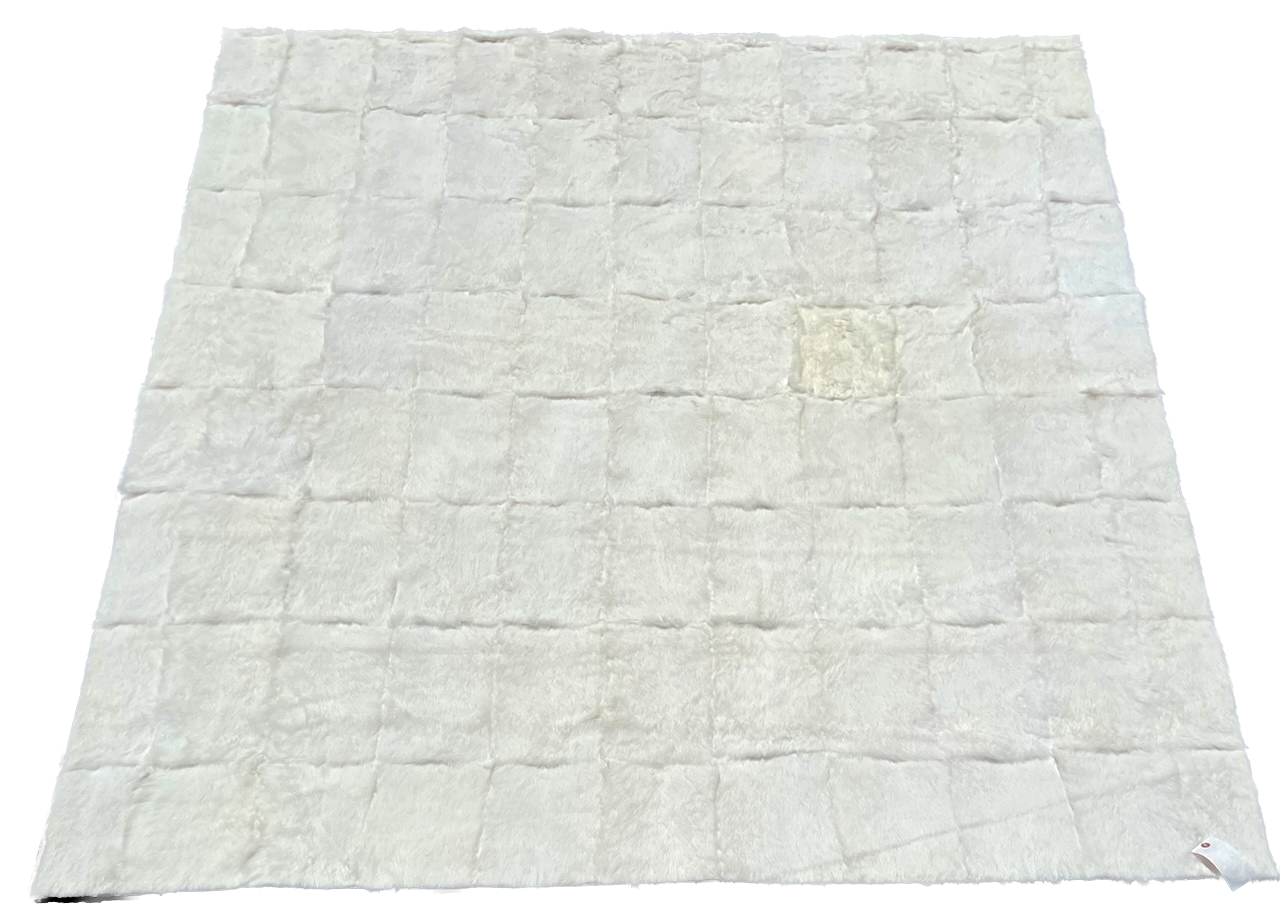 7523/3  Apaca rug 7' x 8'