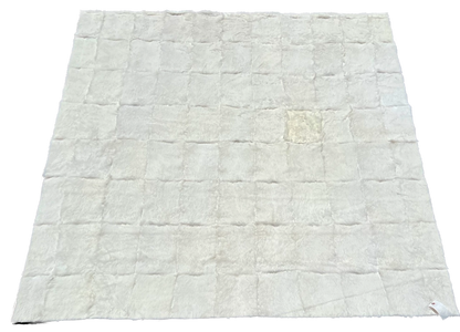 7523/3  Apaca rug 7' x 8'