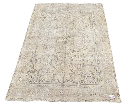 P927/101/1526 Traditional Rug