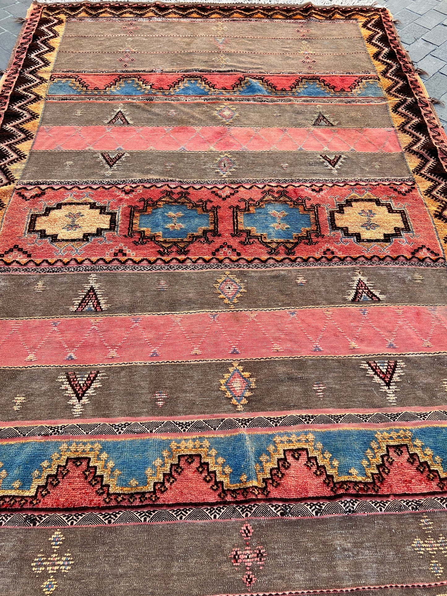 P9273 Antique Morroco Rug