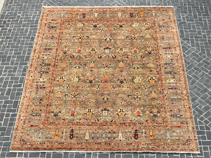 C22/77 Traditional Rug