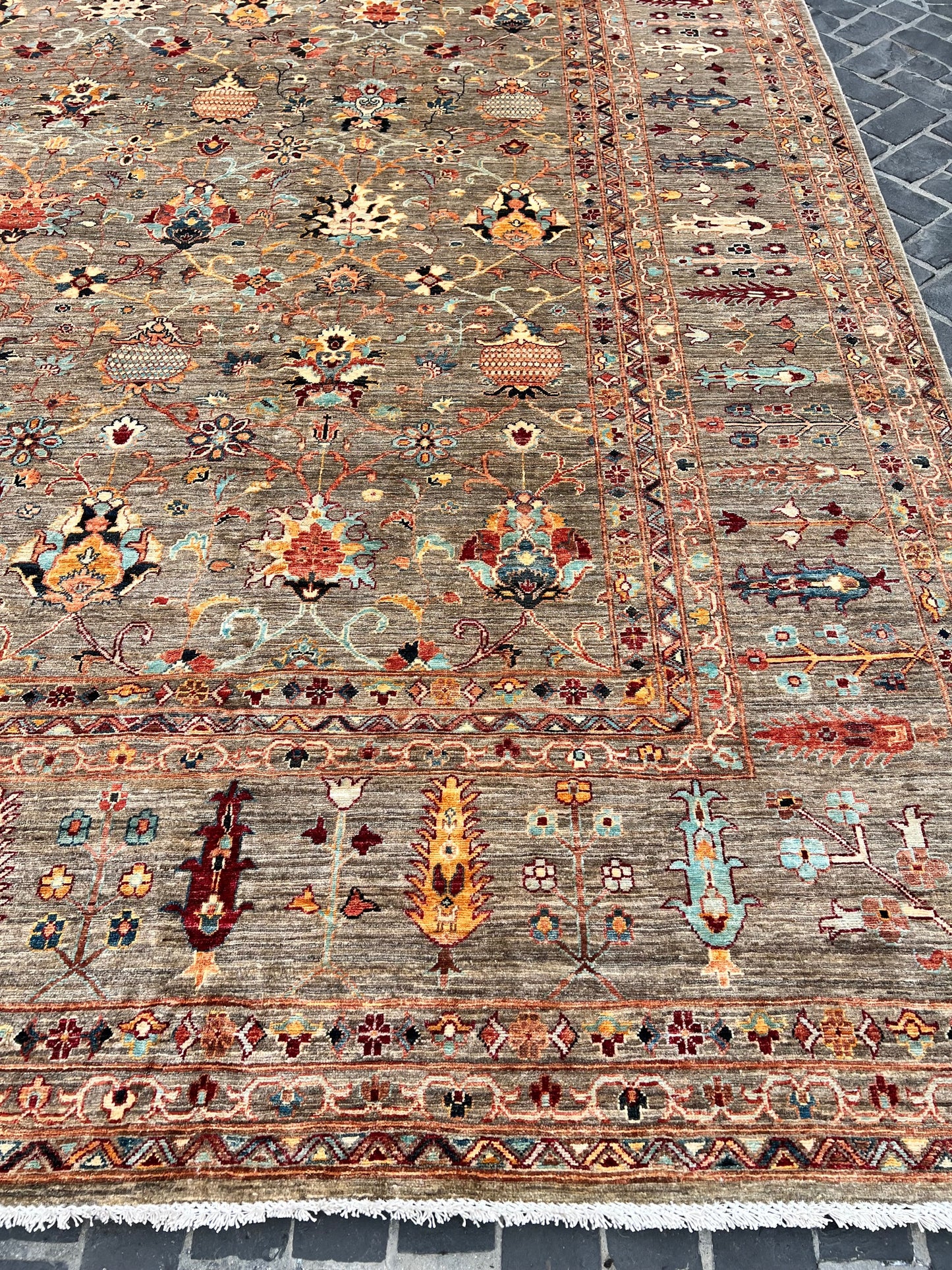 C22/77 Traditional Rug