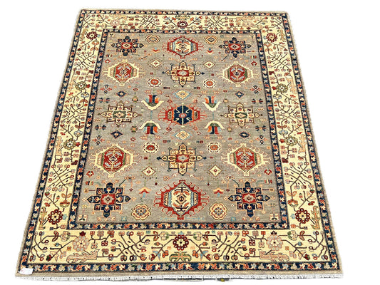 C18/67 Traditional Rug