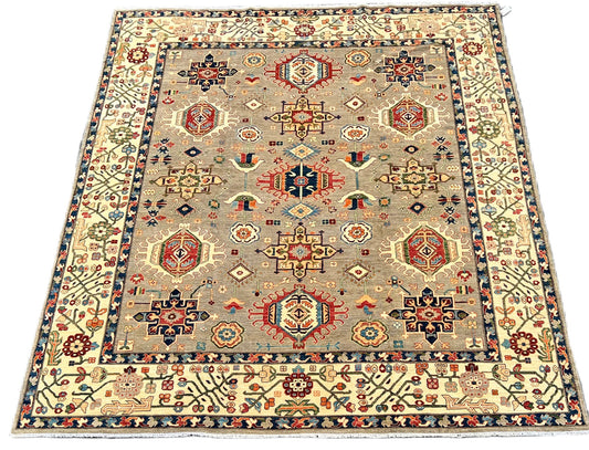 C22/76 Traditional Rug