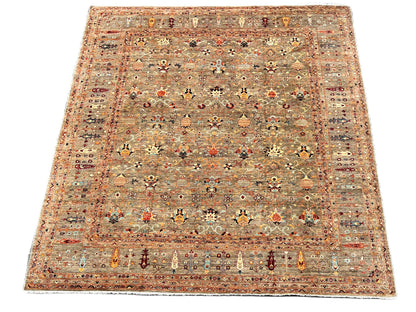 C22/77 Traditional Rug