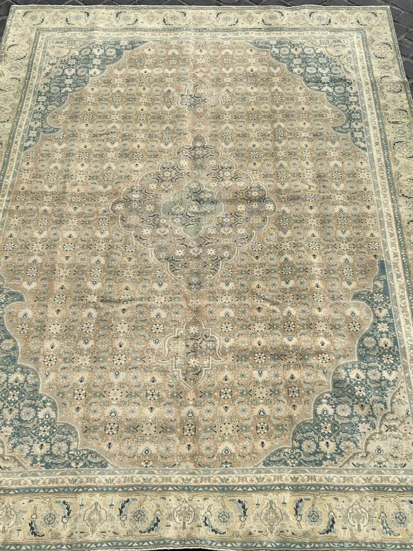 64107 Antique Tabriz